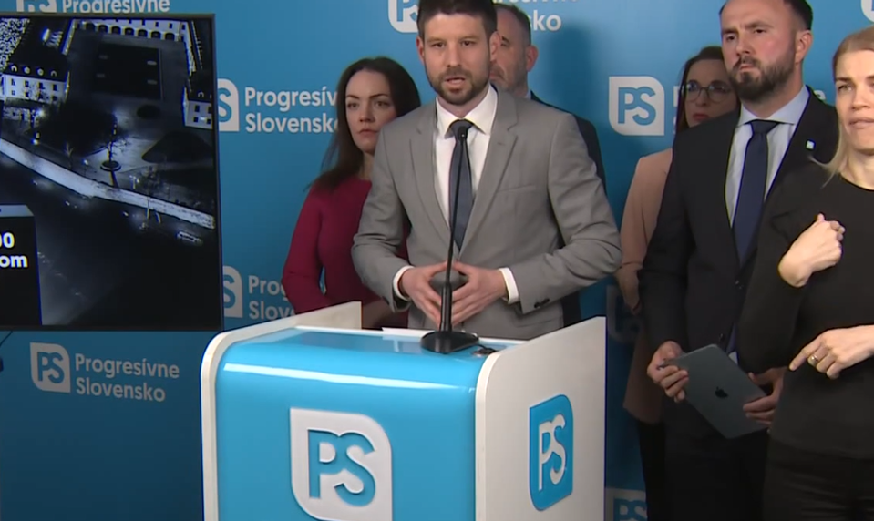 Šimečka zvoláva protest pred parlamentom. Varuje pred zrušením voľby poštou