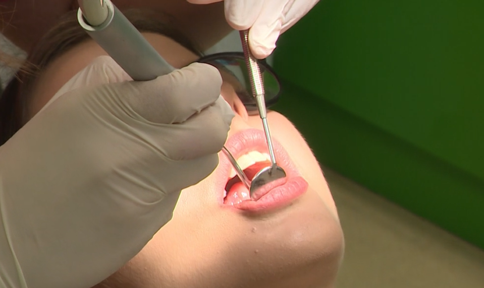 Dvojročné dievčatko zomrelo v zubárskom kresle. Skolabovalo pri bežnom zákroku