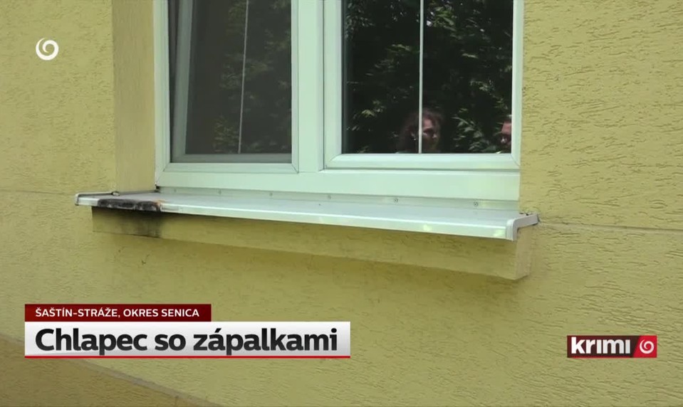 Chlapec so zápalkami