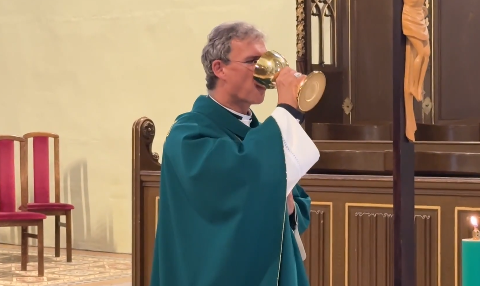 Tajomstvo omšového vína: Kňazi nemôžu vypiť hocičo