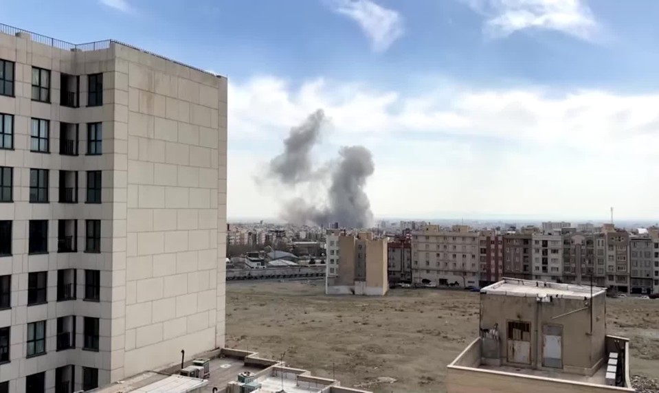 USA opäť zaútočili na Irán, výbuchy hlásili aj z Teheránu