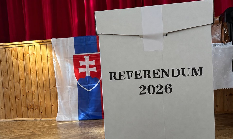 ONLINE: Začína sa referendum o zrušení doživotnej renty premiéra a obnovení NAKA