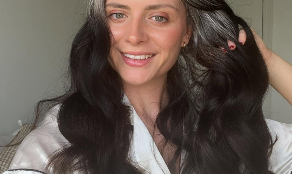 Šedivieť začala v 14-tich rokoch: Vďaka vlasom je z nej hviezda internetu