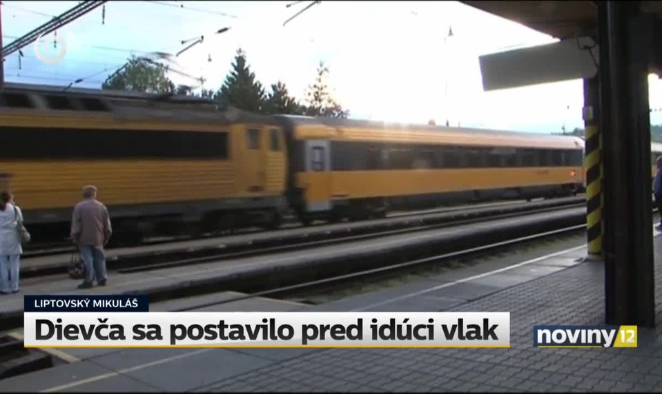 Dievča sa postavilo pred idúci vlak
