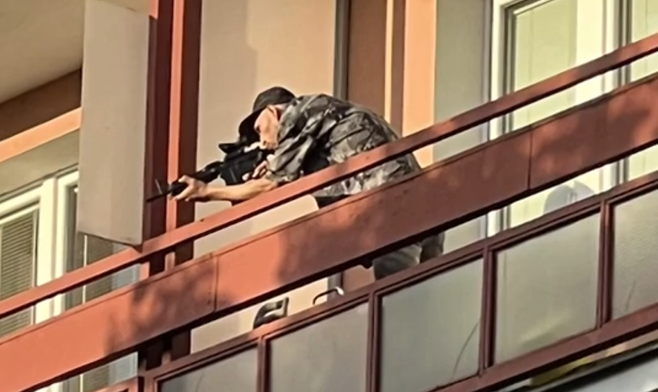 Muž, ktorý mieril na ľudí airsoftkou z balkóna skutok ľutuje: Nikoho som nechcel ohroziť