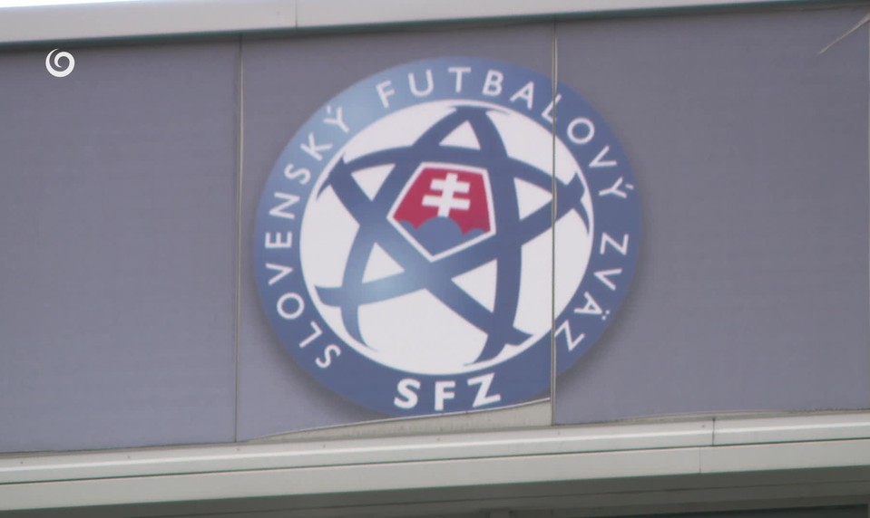 Nové informácie o kauze mobilných telefónov v Slovenskom futbalovom zväze - vyjadrila sa firma, ktorá zabezpečovala kúpu