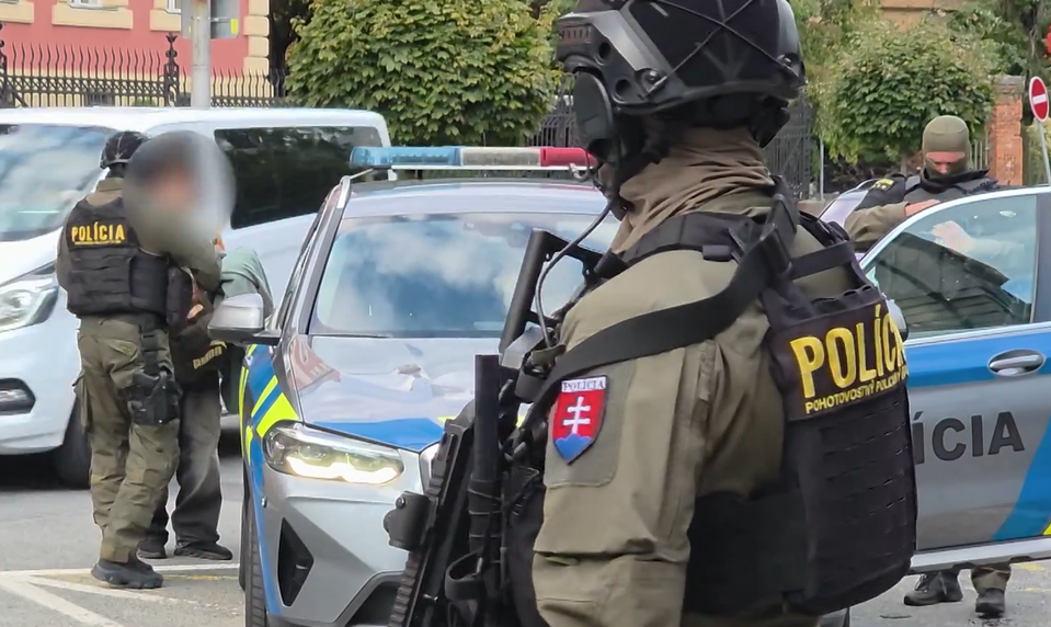 Plánovali vraždu spolužiaka: Súd poslal do väzby dvoch 15-ročných mladíkov