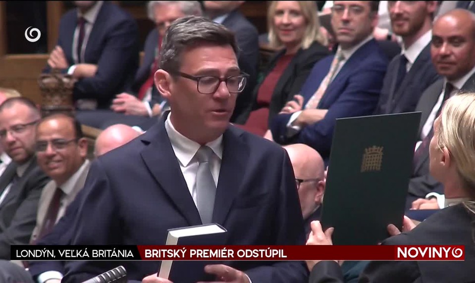 BRITSKÝ PREMIÉR ODSTÚPIL