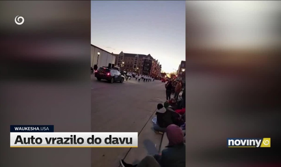 Auto vrazilo do davu