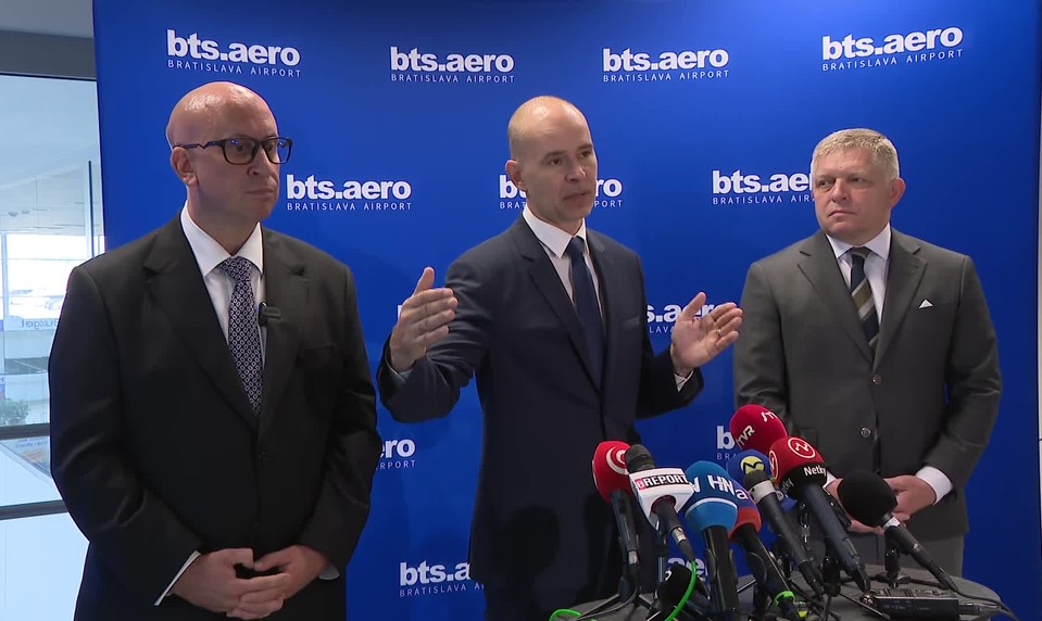 Tlačová beseda premiéra a ministra dopravy o výsledkoch bratislavského letiska
