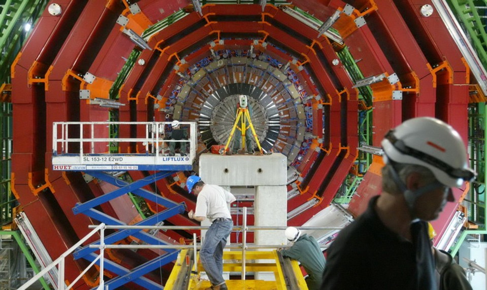 Vedcom v CERNe sa prvýkrát podarilo previezť antihmotu v nákladnom aute