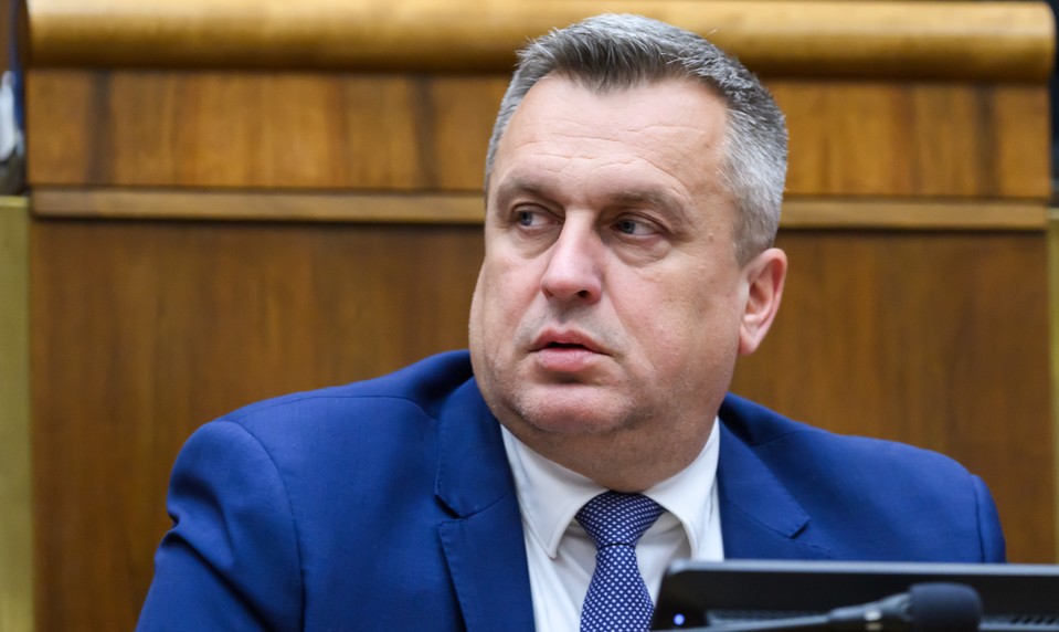 Prezident váha s podpisom zákona o ÚOO. Podľa Danka tým "dáva facku" Šutajovi Eštokovi