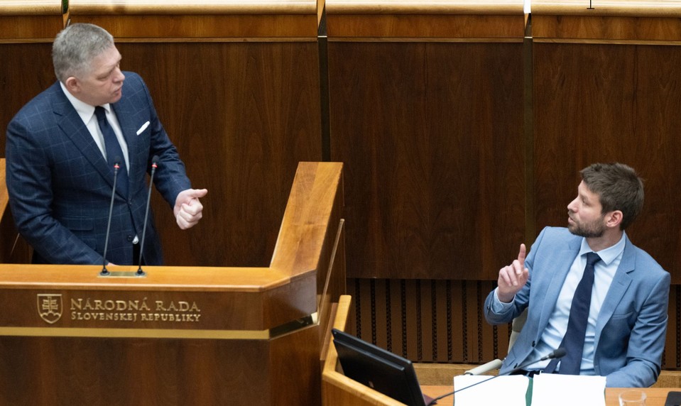 Fico viní Zelenského z „hier s ropou“. Šimečka: Premiér žije v paralelnej realite