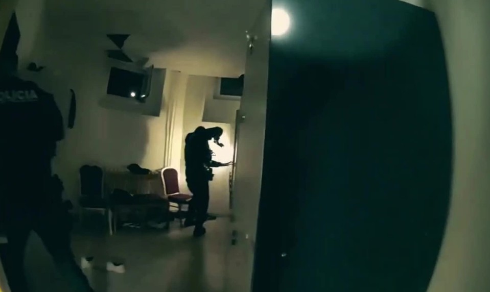 Ozbrojený muž sa vlámal do košického hotela, PMJ ho spacifikovali