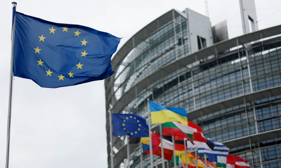 EÚ by mala mať vlastnú armádu so 100-tisíc vojakmi, tvrdí eurokomisár