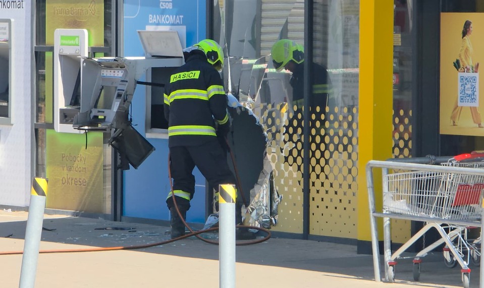 Útoky na bankomaty pokračujú. Policajti zasahovali v Bernolákove