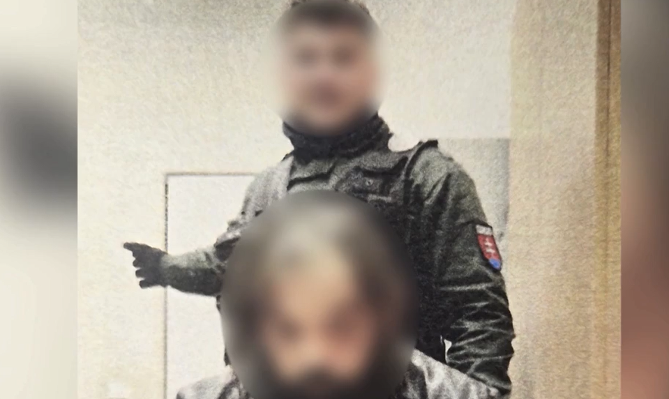 Mučili mladíka na stanici a nakrúcali si to: Bývalým policajtom zo Zlatých Moraviec hrozí trest