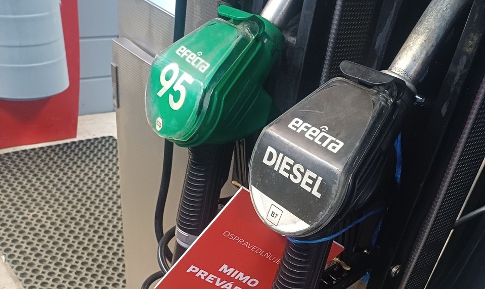 Slováci tankujú ako o život. Obavy z vojny vyprázdňujú pumpy, desiatky sú bez paliva