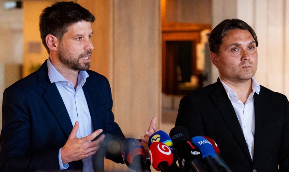 Opozícia hľadá nové spojenectvá. PS začína dialóg s Maďarskou alianciou