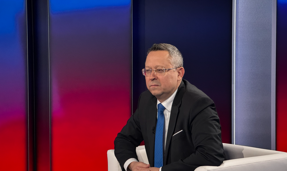 Politika 24: Koľko zarába minister Kamenický?
