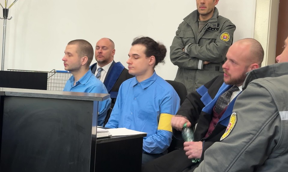 Kauza drog v budove STVR: Obžalovaní z drogovej trestnej činnosti sa postavili pred súd