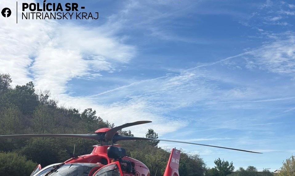 Vážna nehoda pri Kamenici nad Hronom: Zrazili sa dva motocykle s autom, zasahoval aj vrtuľník