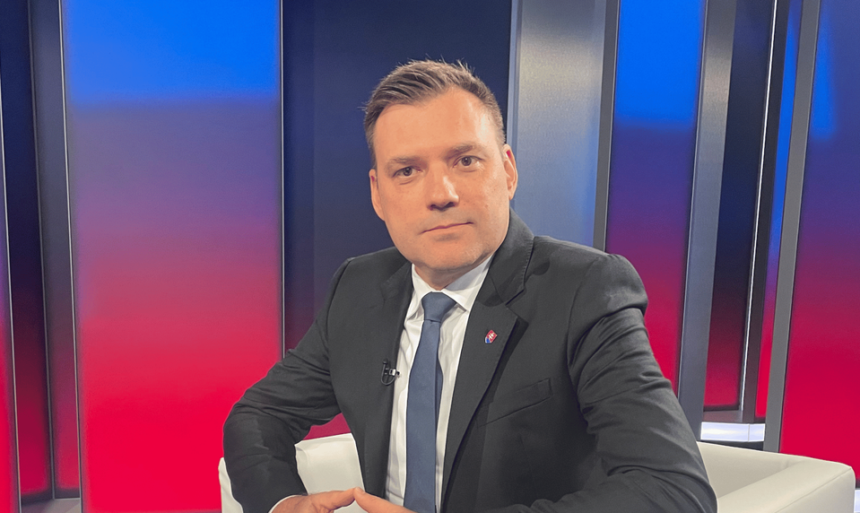 Politika 24: Taraba abdikovať neplánuje. Ak by ho odvolali, bude „autonómny poslanec“