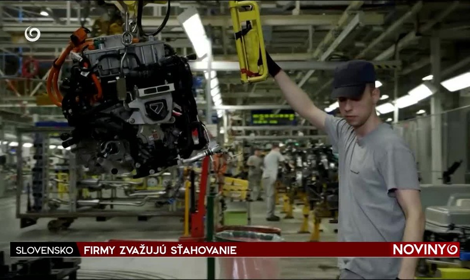 FIRMY ZVAŽUJÚ SŤAHOVANIE