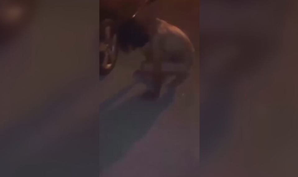 Nahý muž pohybujúci sa po štyroch straší obyvateľov: Miestni hliadkujú každú noc