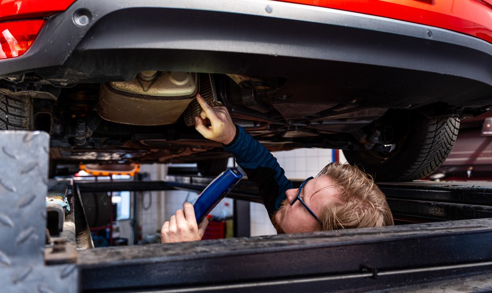Auto z inzerátu môže vyzerať bezchybne. Viaceré vážne problémy však bežný motorista neodhalí