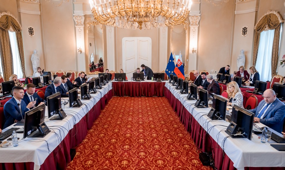 Zrušili ÚOO, teraz rušia zákon, ktorým ho zrušili. Opozícia hovorí o chaose a kapitulácii