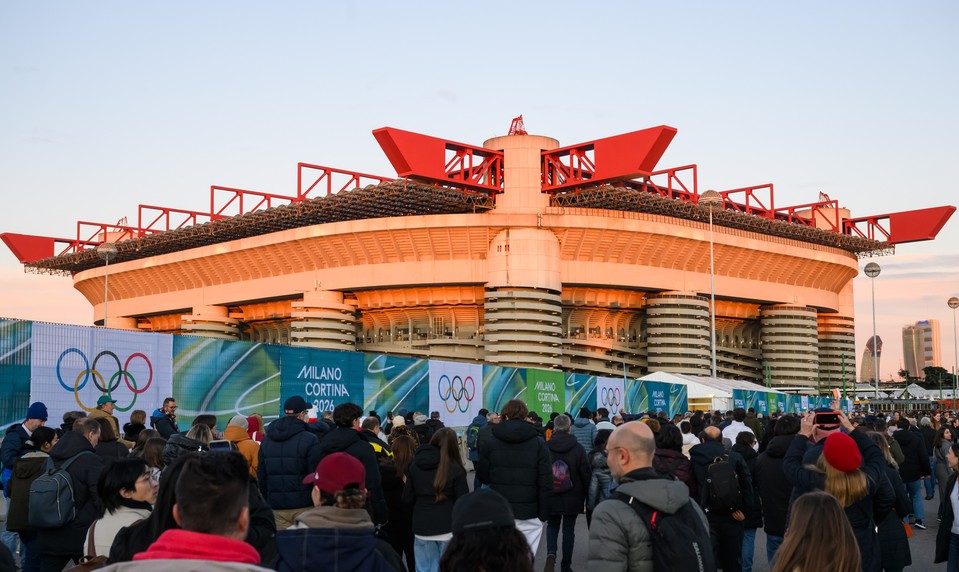 Milánske San Siro sa plní, o chvíľu začne otvárací ceremoniál