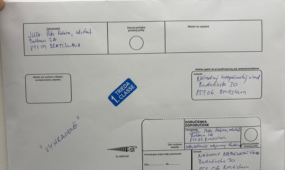 Advokát Kubina tvrdí, že mu polícia poslala utajovaný dokument. Pýta sa, či nešlo o pascu