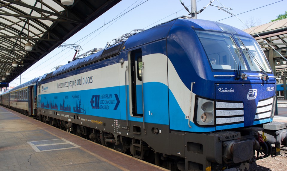 Krádež káblov ochromila pražskú železnicu. Vlaky meškajú až 90 minút