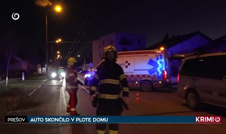 AUTO SKONČILO V PLOTE DOMU