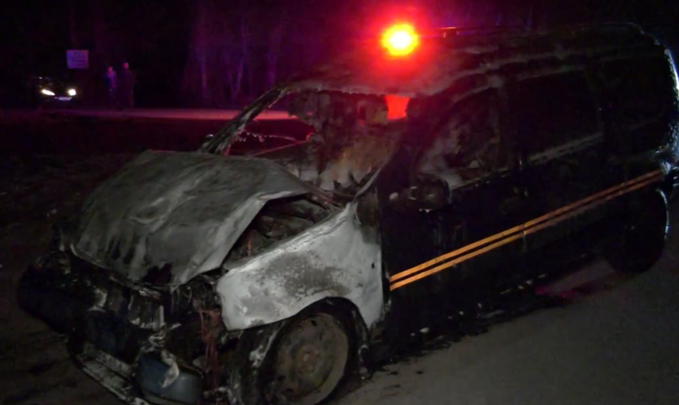 Reťazová zrážka štyroch áut: Jedno z vozidiel po nehode zachvátili plamene