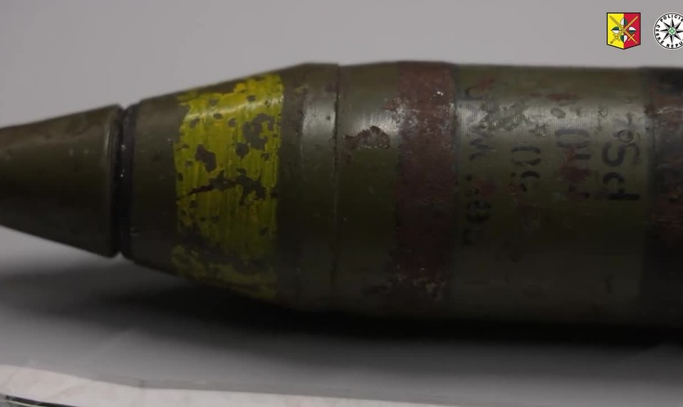 Nečakaný nález po synovi: Dôchodkyňa priniesla na stanicu protitankovú strelu