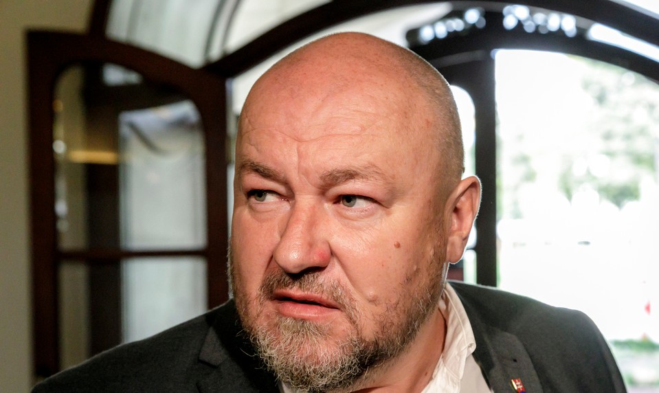 Huliak o Tarabovi: Nikdy nemal byť ministrom. Jeho návratu do parlamentu sa vysmial