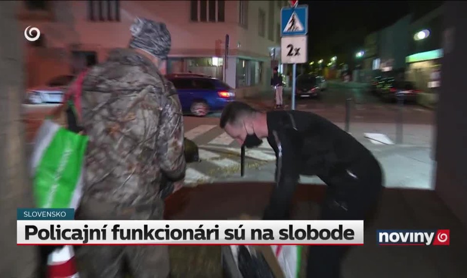 Policajní funkcionári sú na slobode