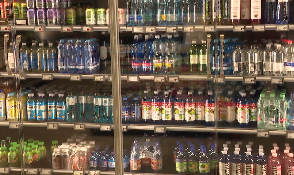 Predaj sladených nápojov klesol, výrobcovia hovoria o vplyve zavedených daní