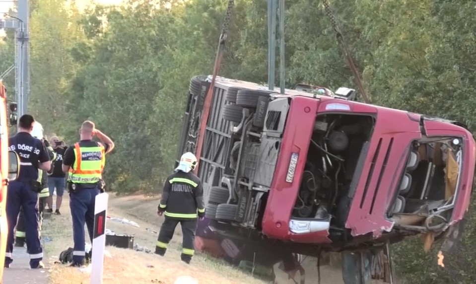 Maďarsko: Pri nehode poľského autobusu zahynulo 12 ľudí, vracali sa z púte