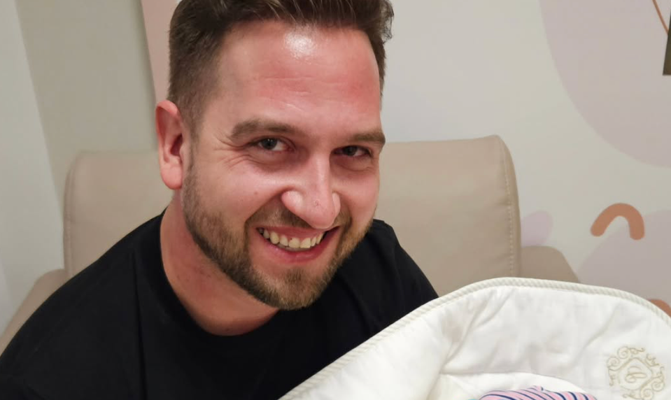 Samo Tomeček sa stal otcom! Pôrod bábätka s románom menom bol dramatický!