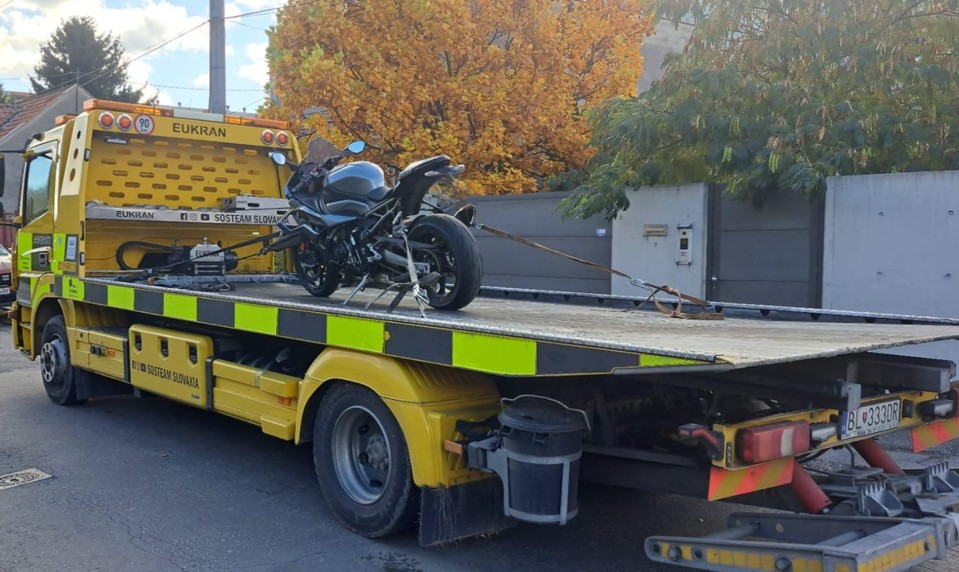 Rozsiahla policajná akcia na Slovensku: Jedným zo zadržaných má byť policajt