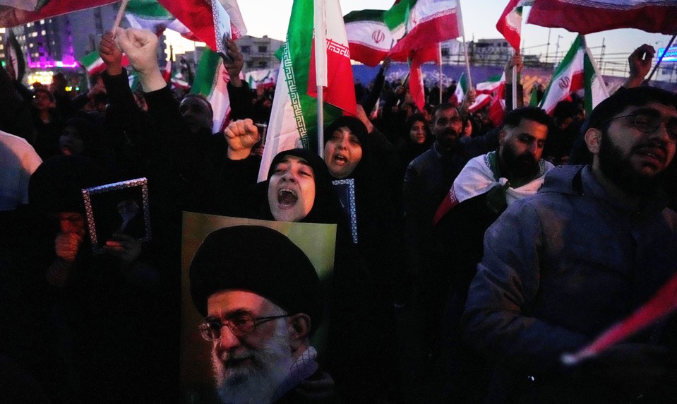 ONLINE: Zabitie Chameneího je „vojnou proti moslimom“, prezident sľubuje pomstu