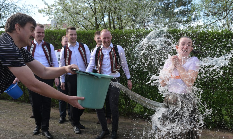 Šibačka nebola o bolesti, ale o dvorení. Význam Veľkonočného pondelka vás prekvapí