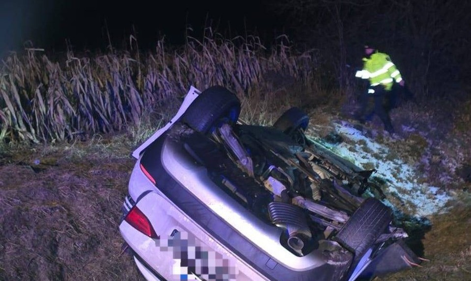 Čelná zrážka dvoch áut: Zranených sedem ľudí, medzi nimi tri deti