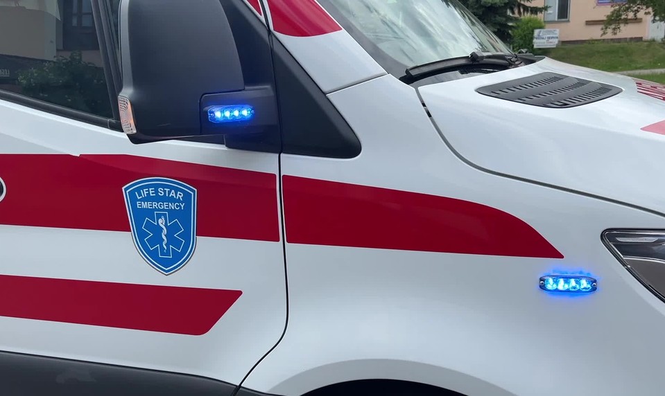 Opitý 12-ročný chlapec skolaboval v kríkoch. Zachránil ho zásah okoloidúcich