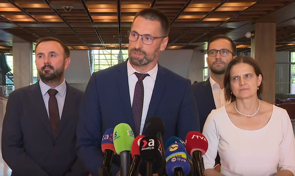 Opozícia sa obracia na Ústavný súd. Žiada výklad povinnosti predložiť vyrovnaný rozpočet