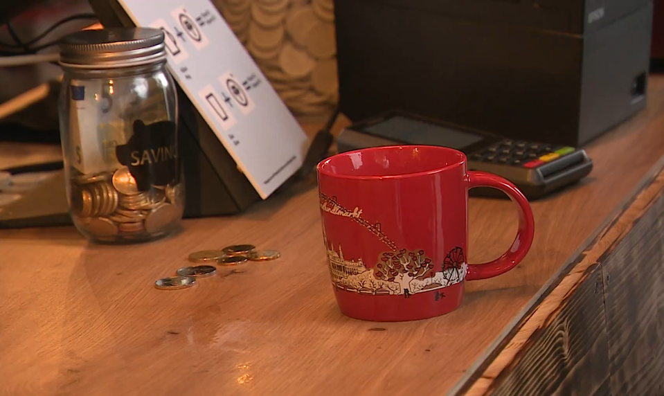 Vianočné trhy vo Viedni: Koľko eur miniete na punč alebo viedenský rezeň?