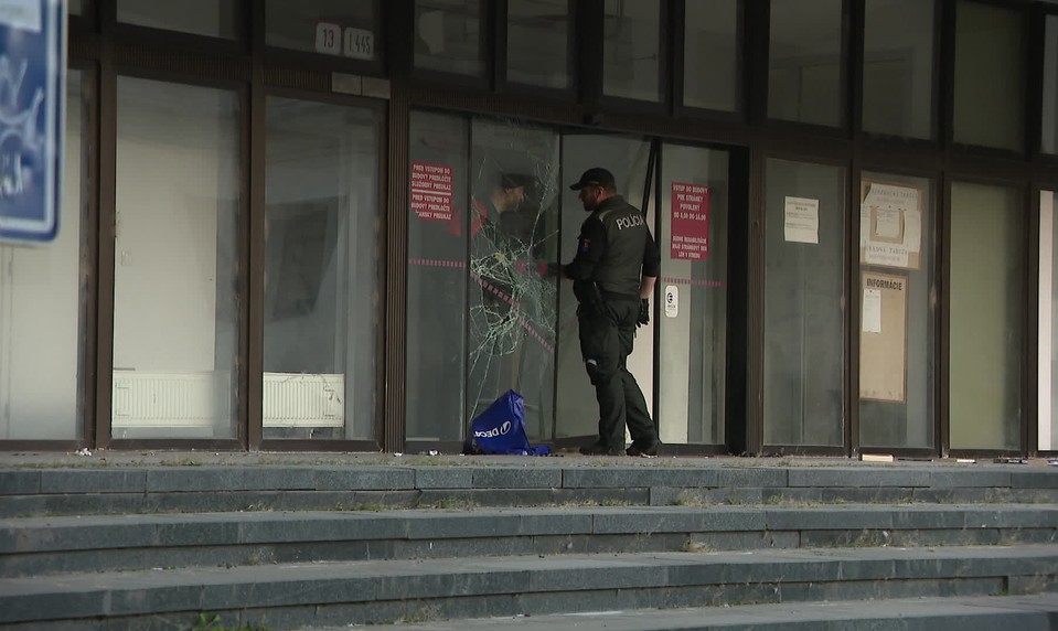 Polícia zasahovala v bývalom sídle Najvyššieho súdu. V okolí našla záhadné stopy